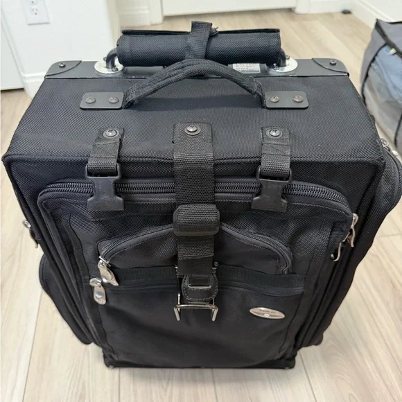 LuggageWorks Stealth Black 22'' Rolling Bag Travel Bag with Silver Details - Picture 5 of 10